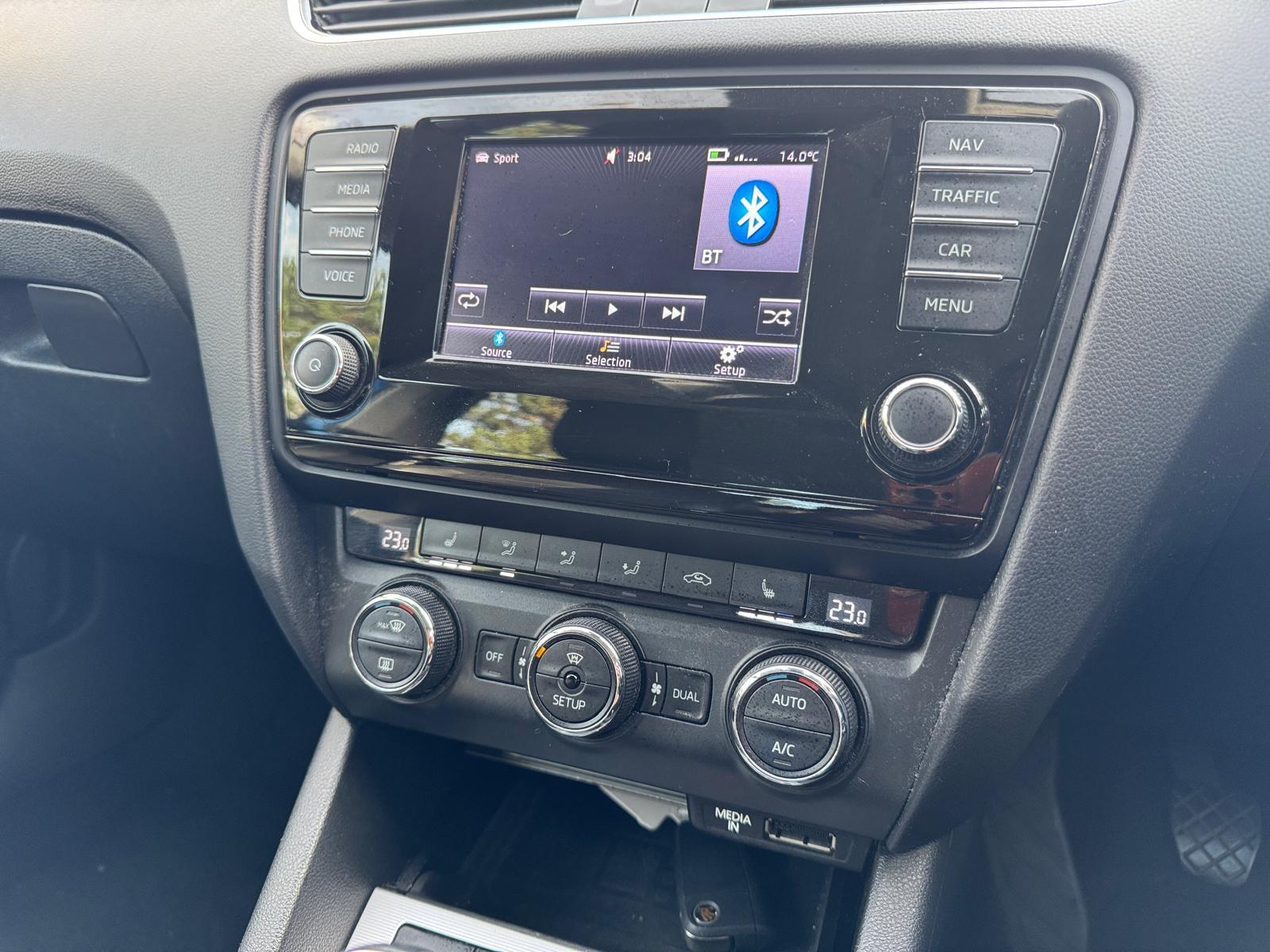 Skoda Octavia 2.0 TDI Elegance Hatchback 5dr Diesel Manual Euro 5 (s/s) (150 ps)