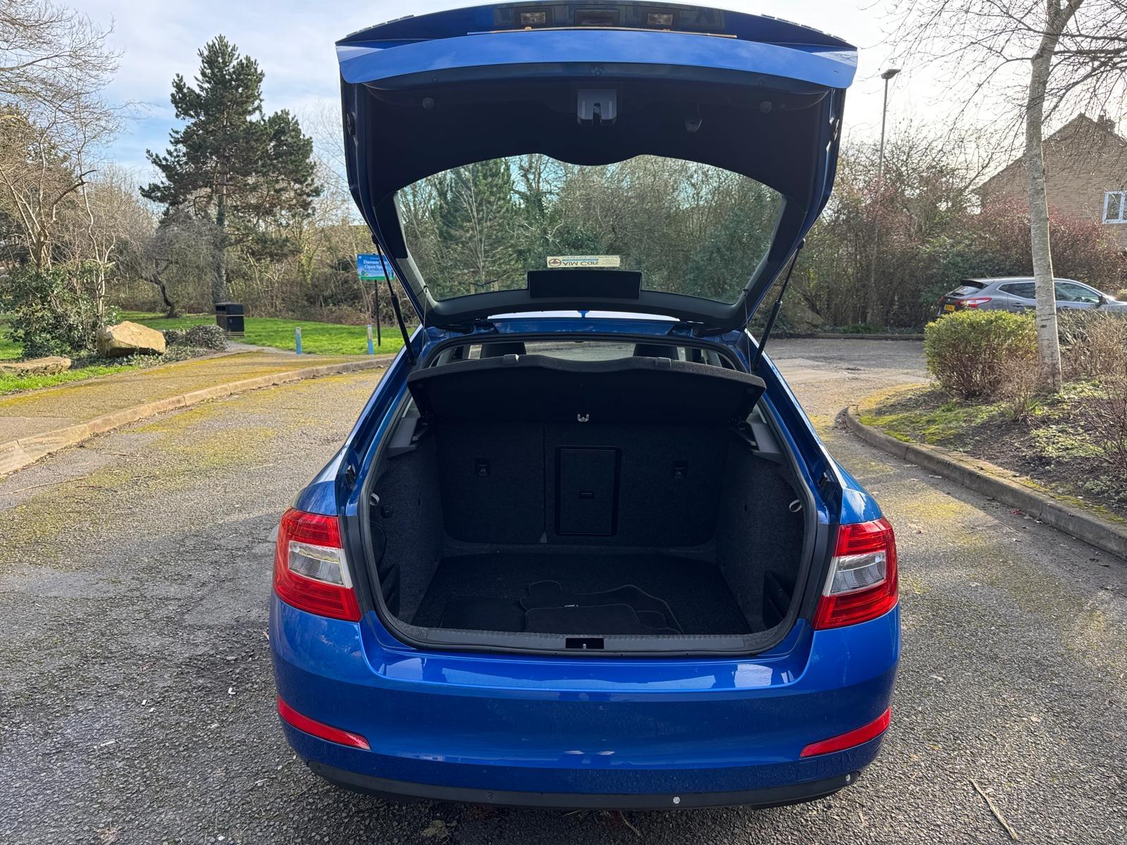 Skoda Octavia 2.0 TDI Elegance Hatchback 5dr Diesel Manual Euro 5 (s/s) (150 ps)