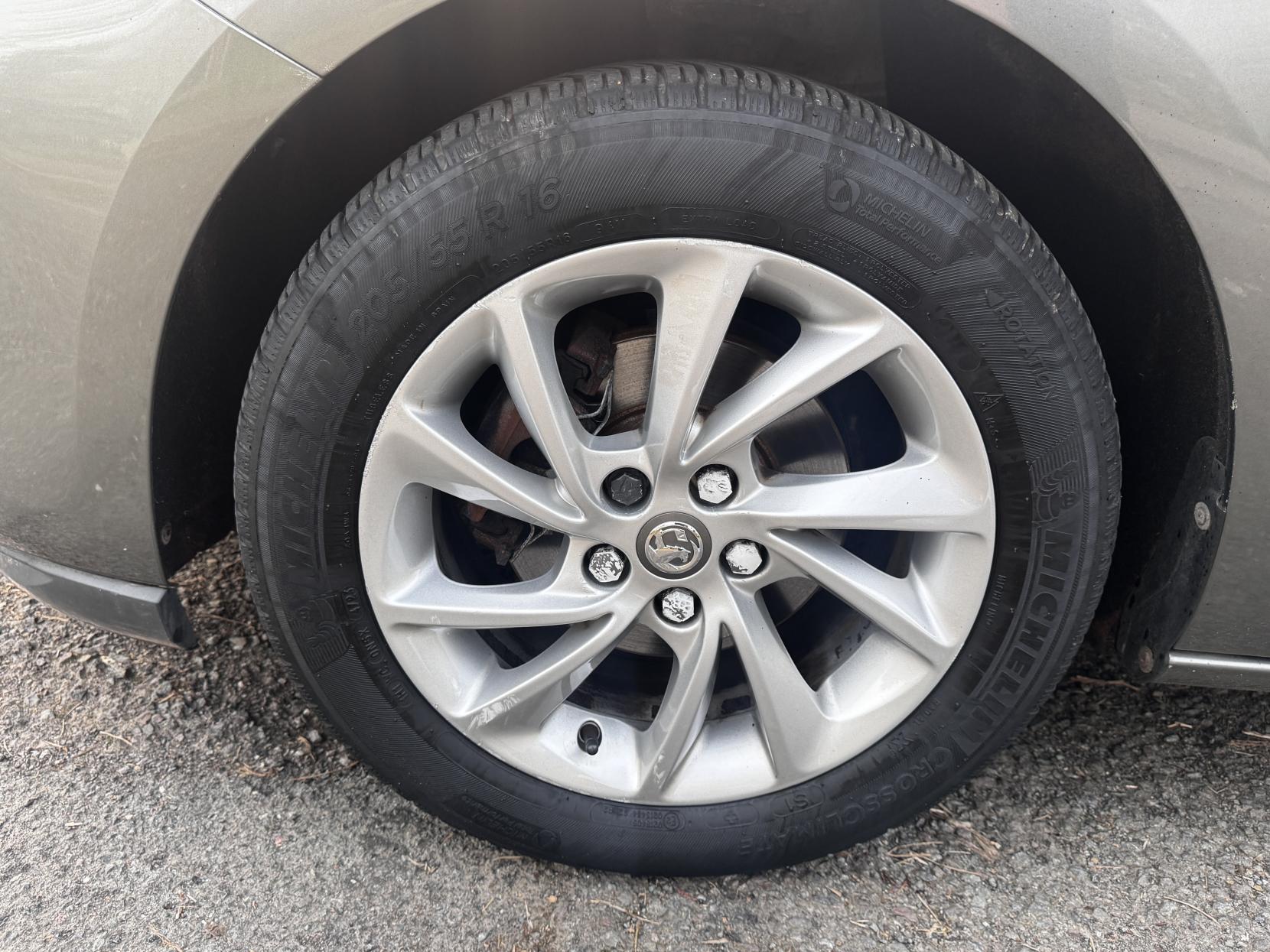 Vauxhall Astra 1.6 CDTi ecoTEC BlueInjection Design Sports Tourer 5dr Diesel Manual Euro 6 (s/s) (110 ps)