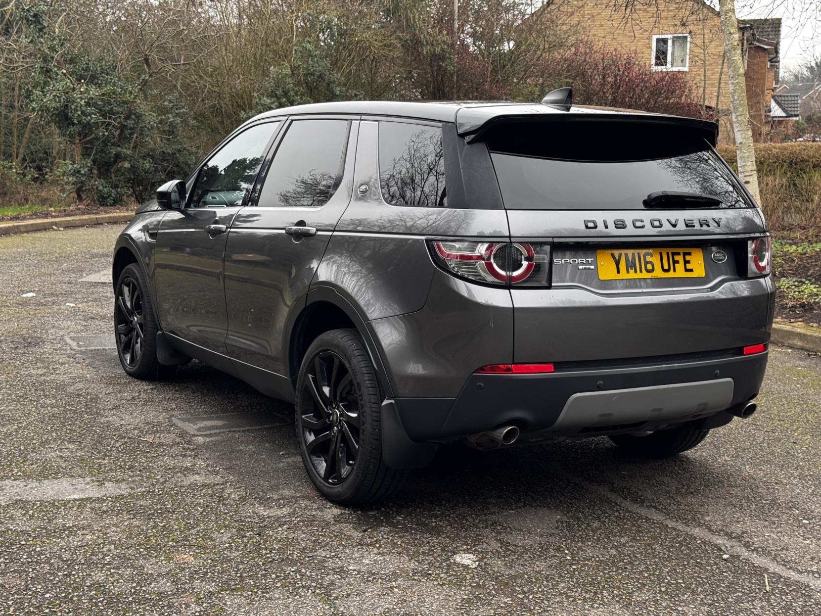 Land Rover Discovery Sport 2.0 TD4 HSE Black SUV 5dr Diesel Auto 4WD Euro 6 (s/s) (180 ps)