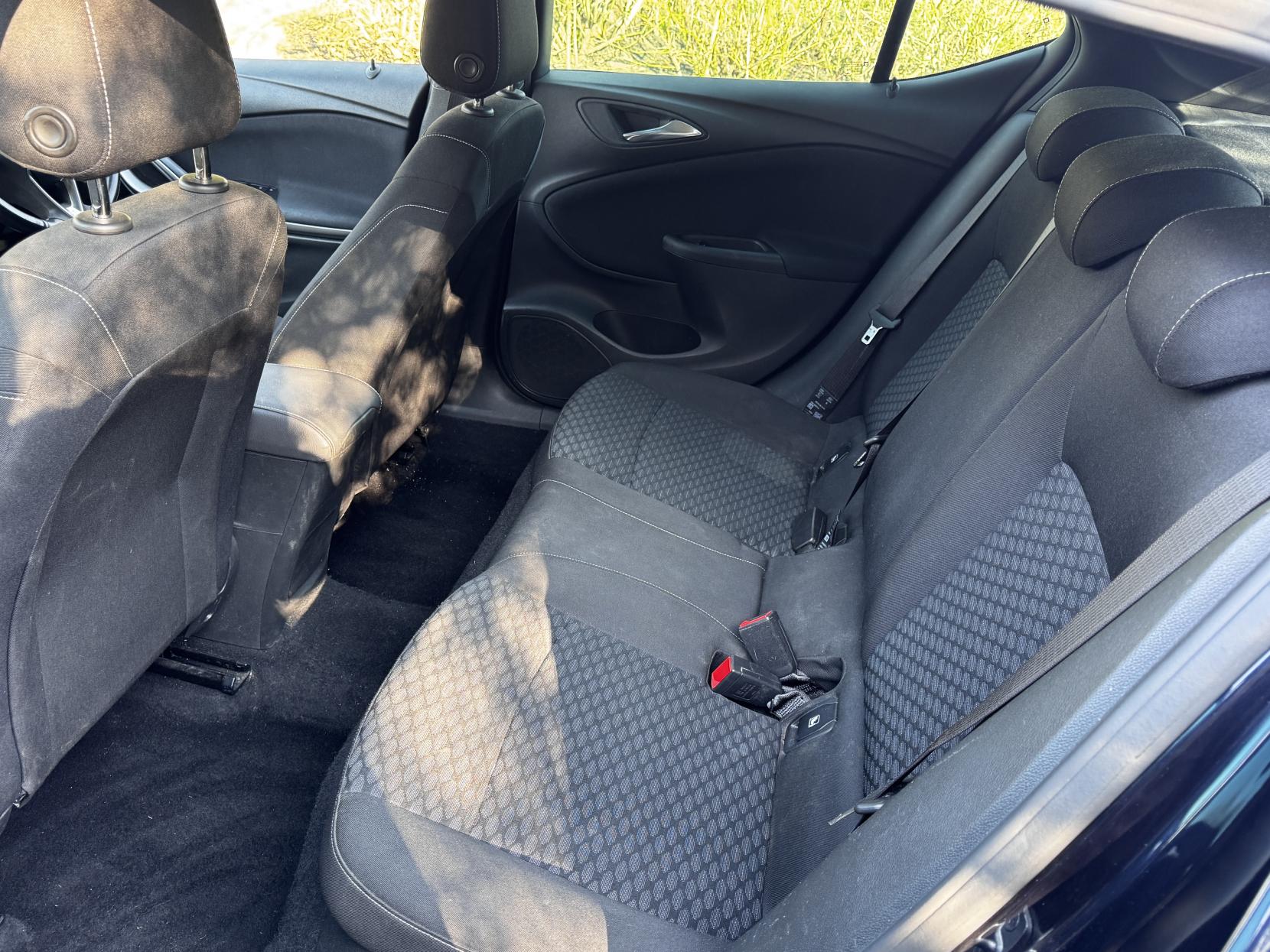 Vauxhall Astra 1.6 CDTi BlueInjection Tech Line Nav Hatchback 5dr Diesel Manual Euro 6 (s/s) (136 ps)