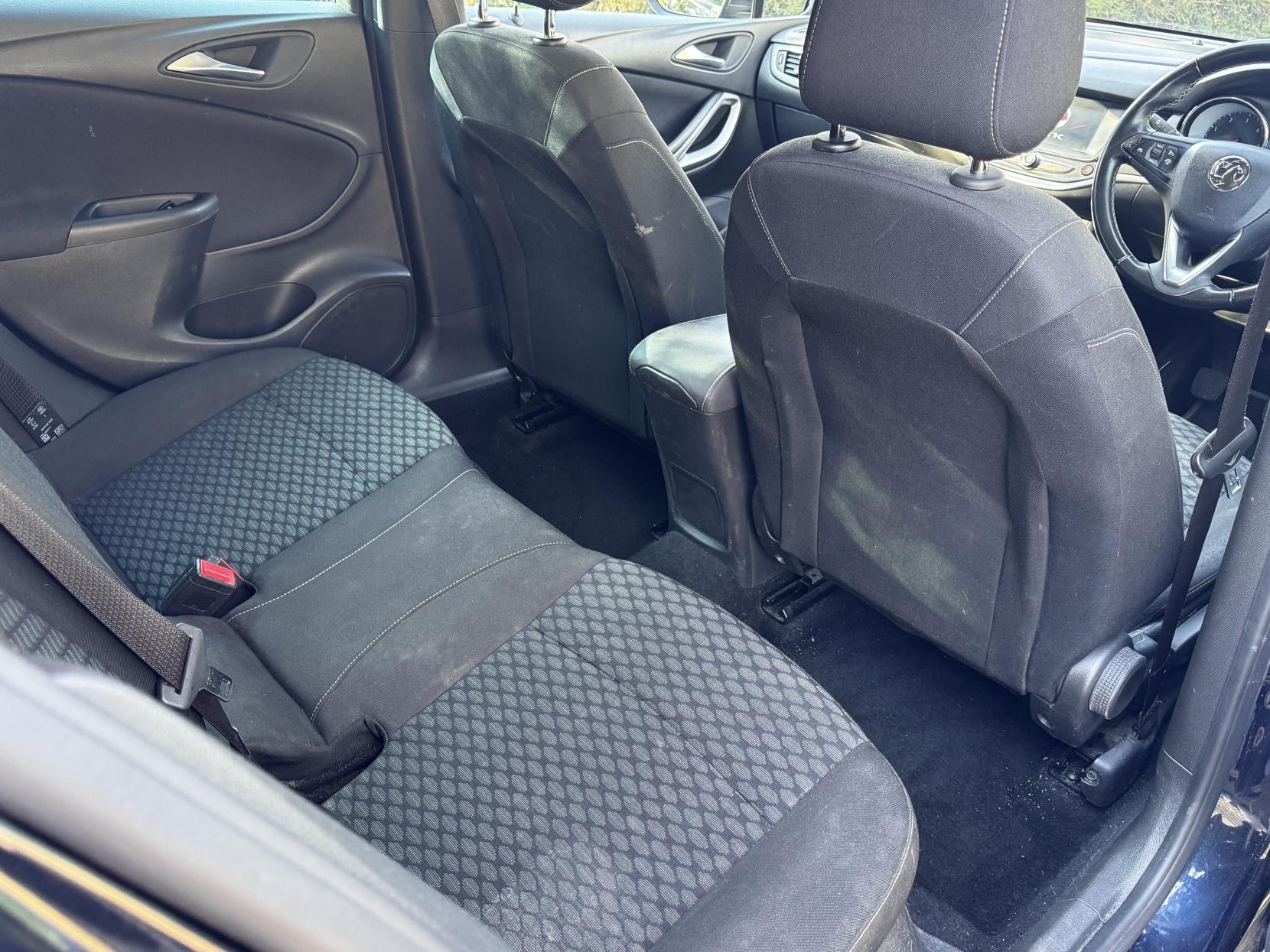 Vauxhall Astra 1.6 CDTi BlueInjection Tech Line Nav Hatchback 5dr Diesel Manual Euro 6 (s/s) (136 ps)