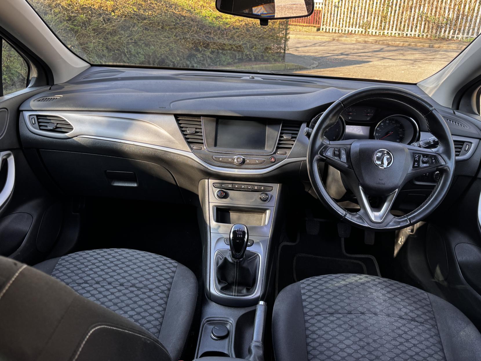 Vauxhall Astra 1.6 CDTi BlueInjection Tech Line Nav Hatchback 5dr Diesel Manual Euro 6 (s/s) (136 ps)