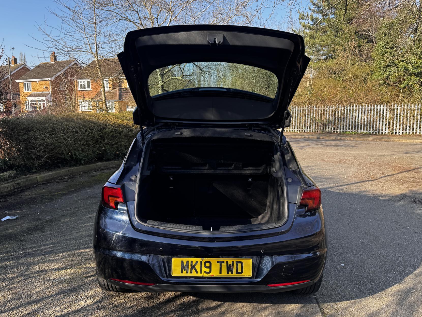 Vauxhall Astra 1.6 CDTi BlueInjection Tech Line Nav Hatchback 5dr Diesel Manual Euro 6 (s/s) (136 ps)