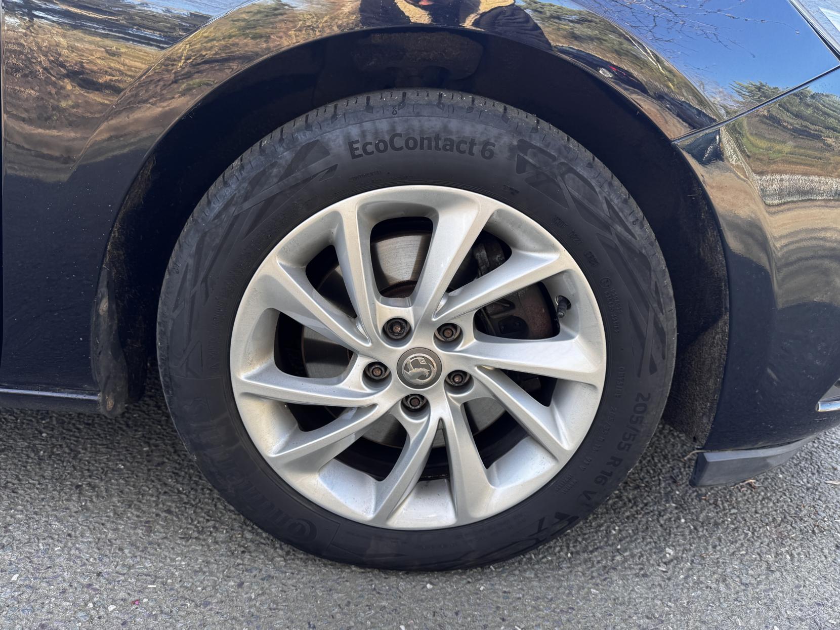 Vauxhall Astra 1.6 CDTi BlueInjection Tech Line Nav Hatchback 5dr Diesel Manual Euro 6 (s/s) (136 ps)