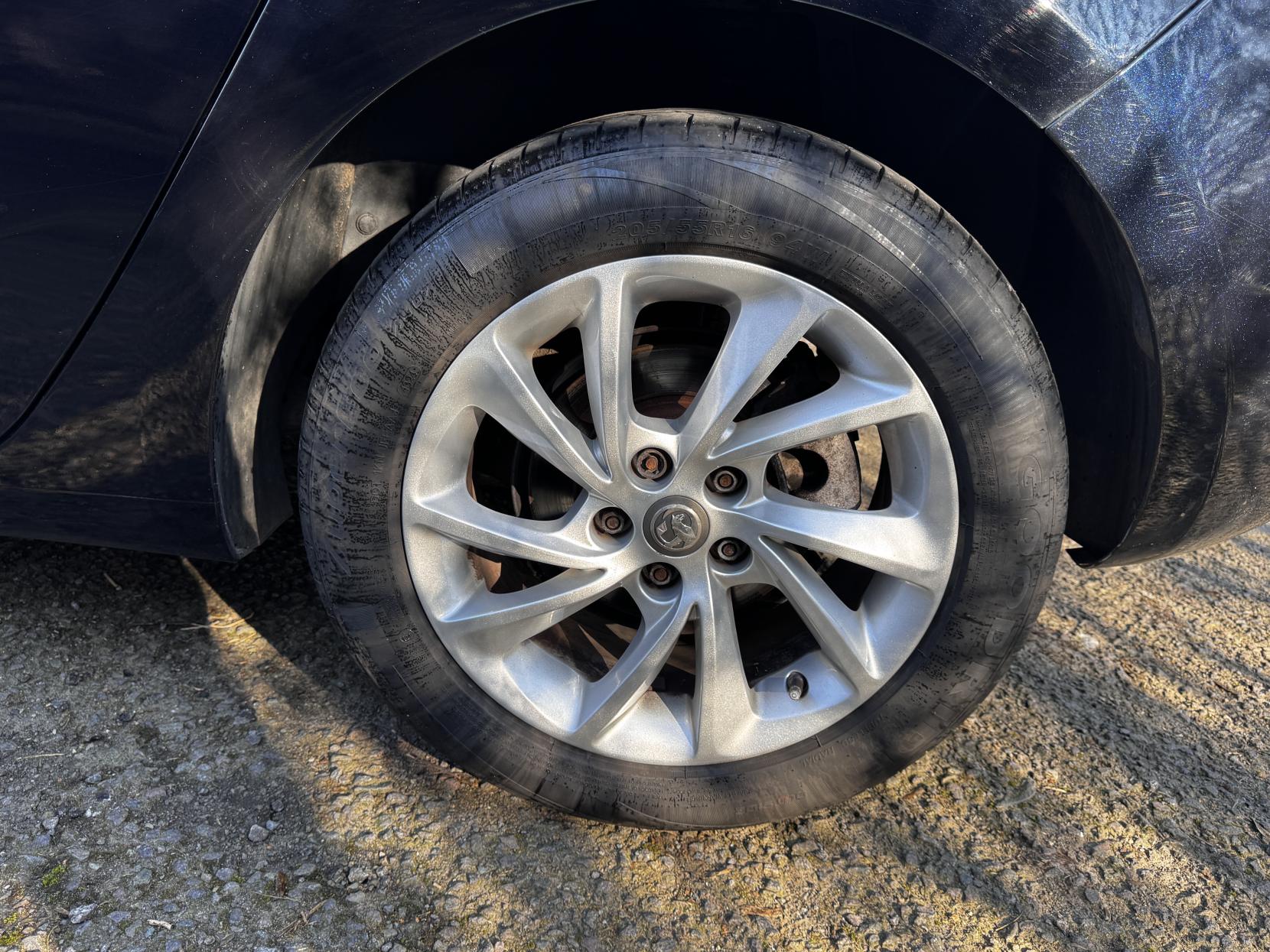 Vauxhall Astra 1.6 CDTi BlueInjection Tech Line Nav Hatchback 5dr Diesel Manual Euro 6 (s/s) (136 ps)