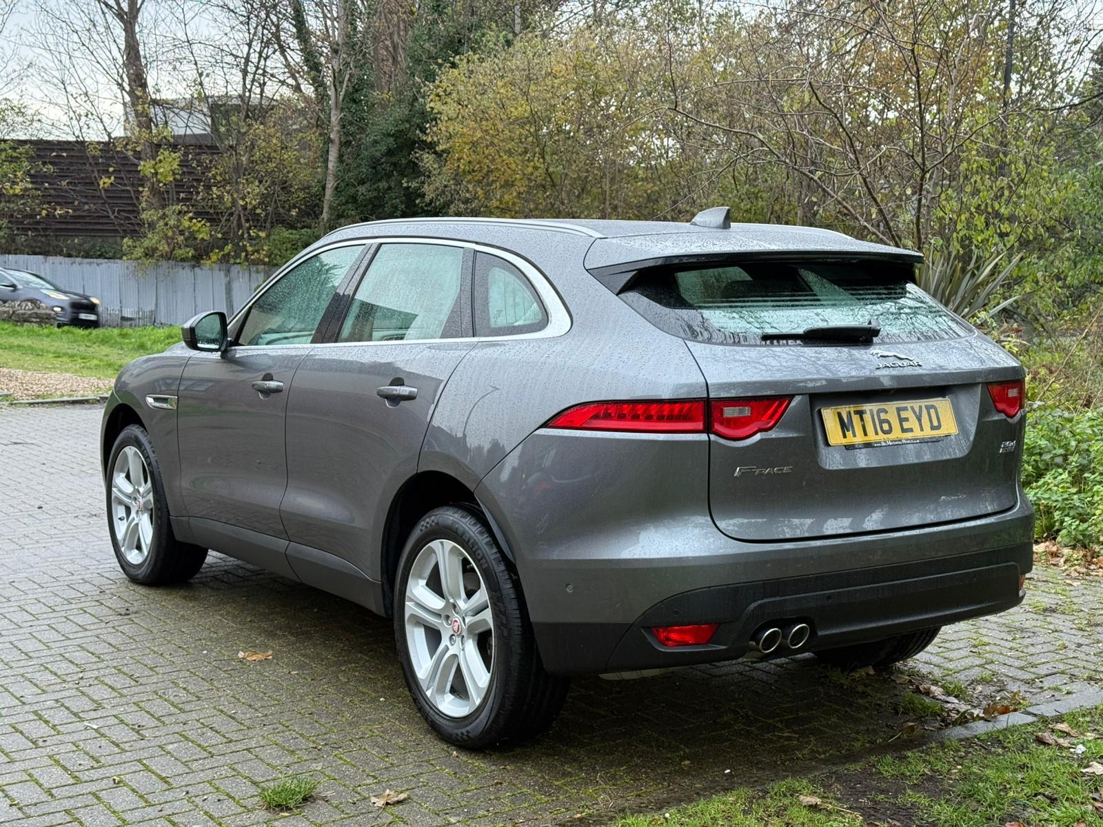 Jaguar F-PACE 2.0 D180 Portfolio SUV 5dr Diesel Auto AWD Euro 6 (s/s) (180 ps)