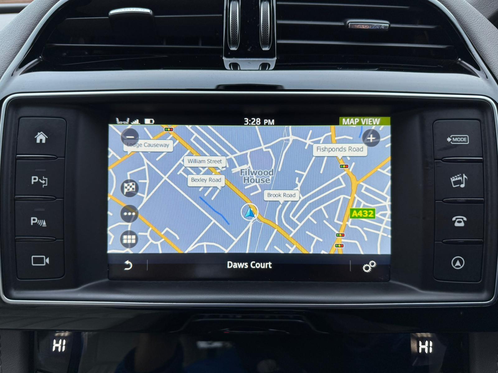 Jaguar F-PACE 2.0 D180 Portfolio SUV 5dr Diesel Auto AWD Euro 6 (s/s) (180 ps)