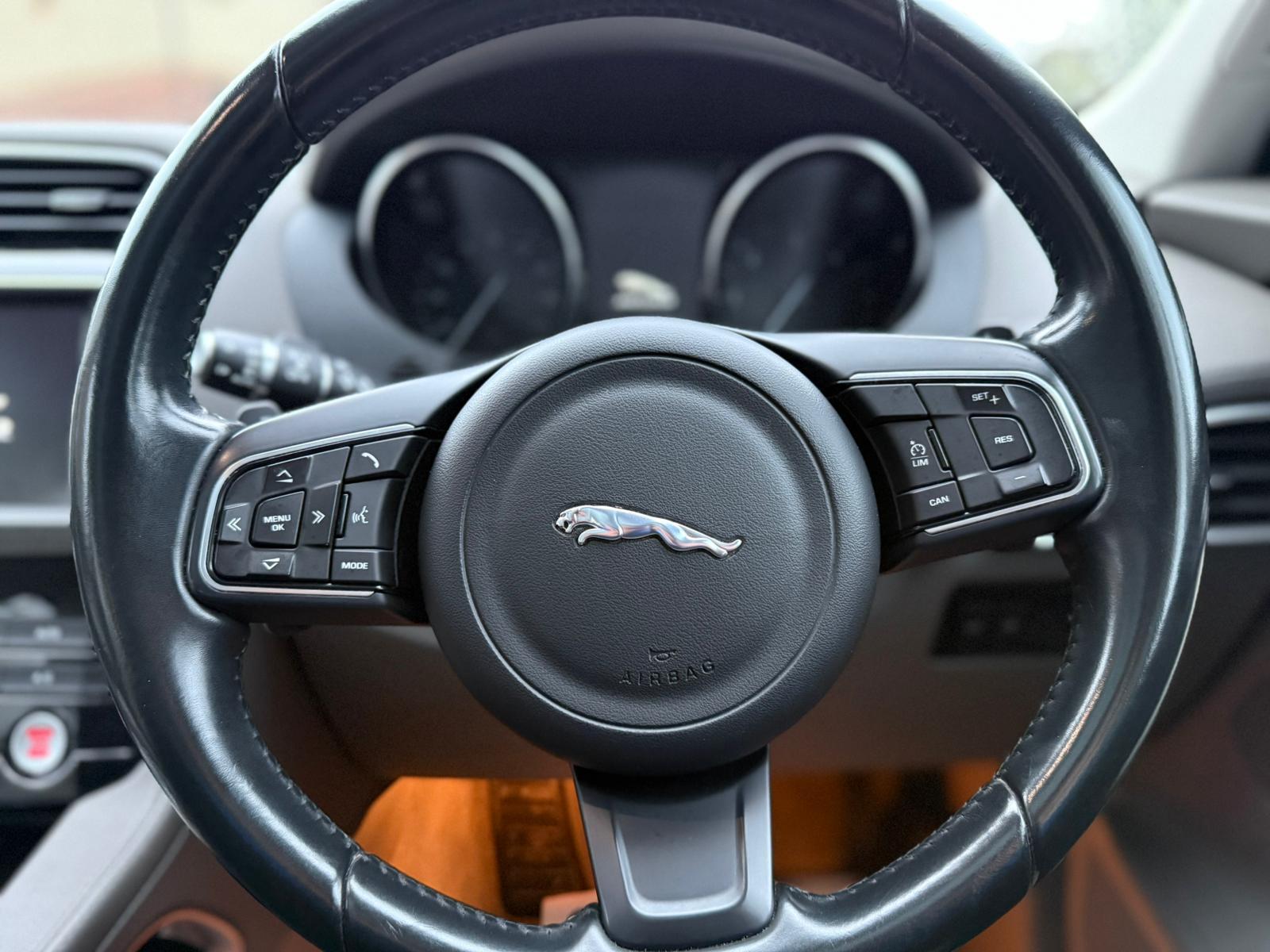 Jaguar F-PACE 2.0 D180 Portfolio SUV 5dr Diesel Auto AWD Euro 6 (s/s) (180 ps)