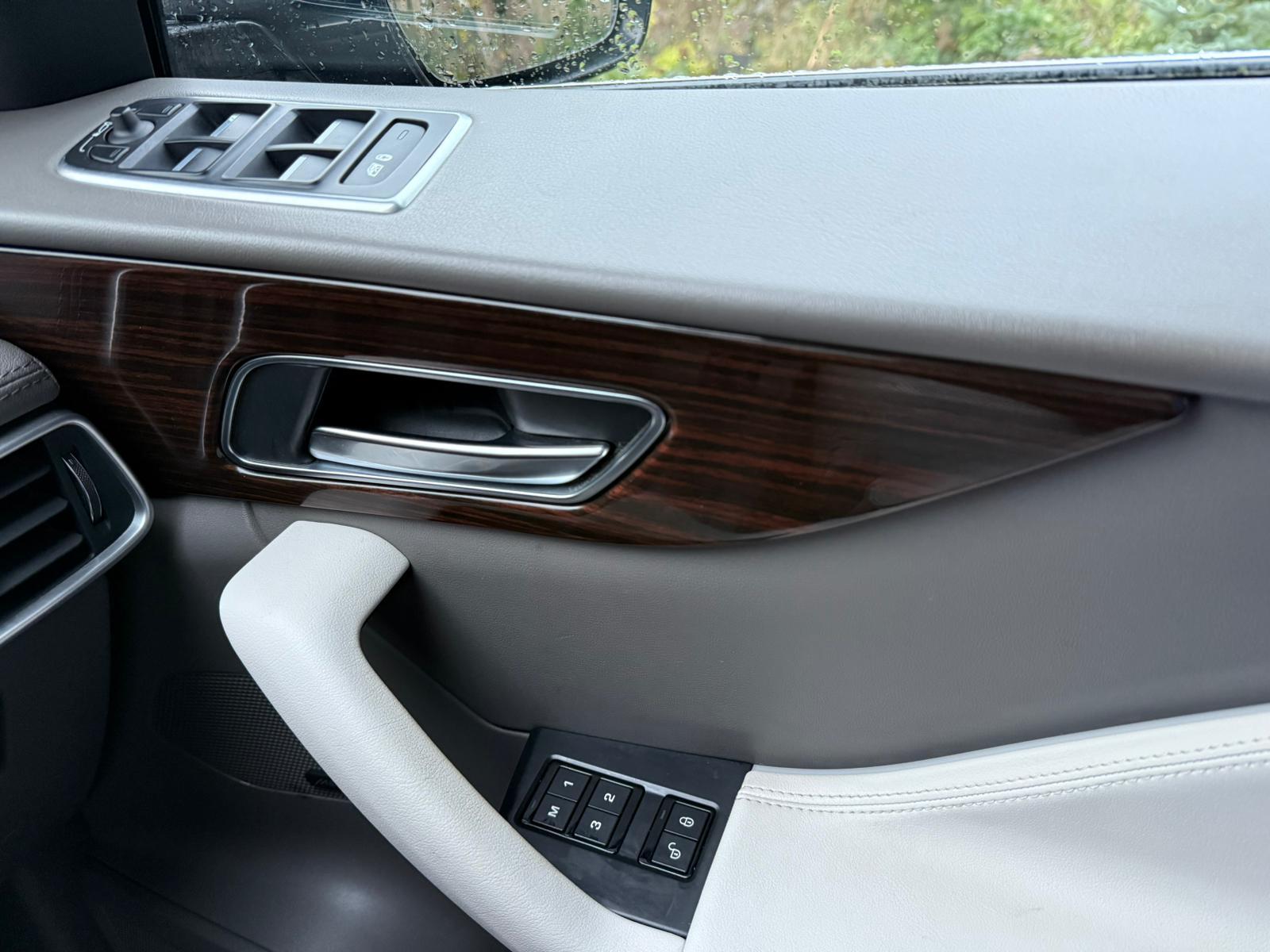 Jaguar F-PACE 2.0 D180 Portfolio SUV 5dr Diesel Auto AWD Euro 6 (s/s) (180 ps)