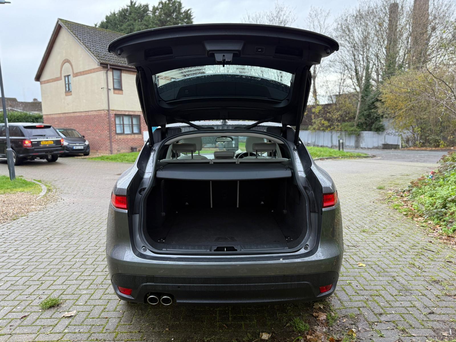 Jaguar F-PACE 2.0 D180 Portfolio SUV 5dr Diesel Auto AWD Euro 6 (s/s) (180 ps)