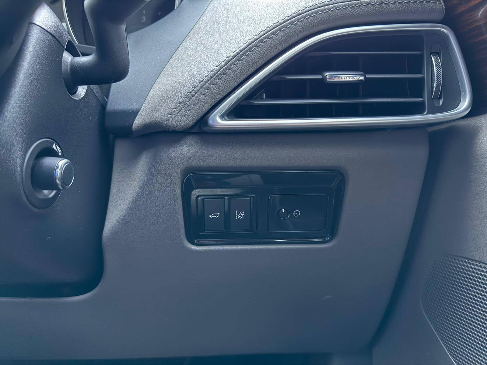 Jaguar F-PACE 2.0 D180 Portfolio SUV 5dr Diesel Auto AWD Euro 6 (s/s) (180 ps)