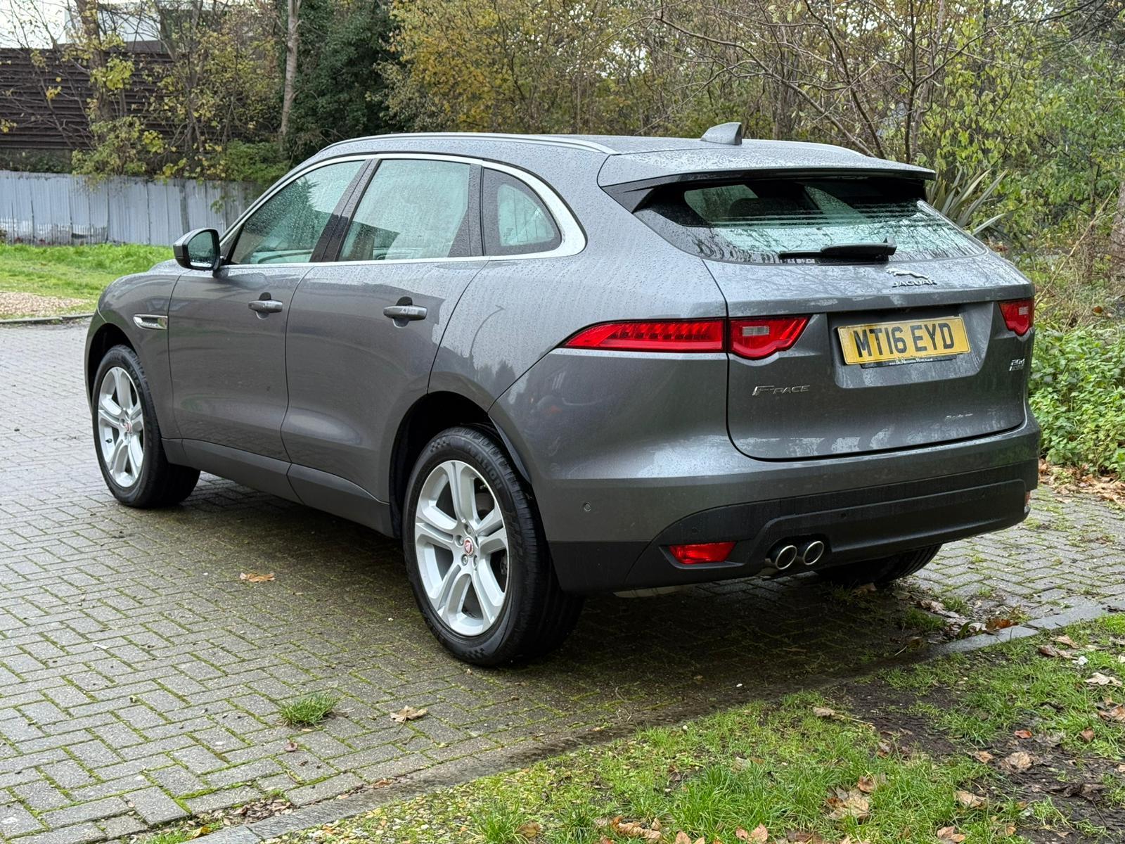 Jaguar F-PACE 2.0 D180 Portfolio SUV 5dr Diesel Auto AWD Euro 6 (s/s) (180 ps)