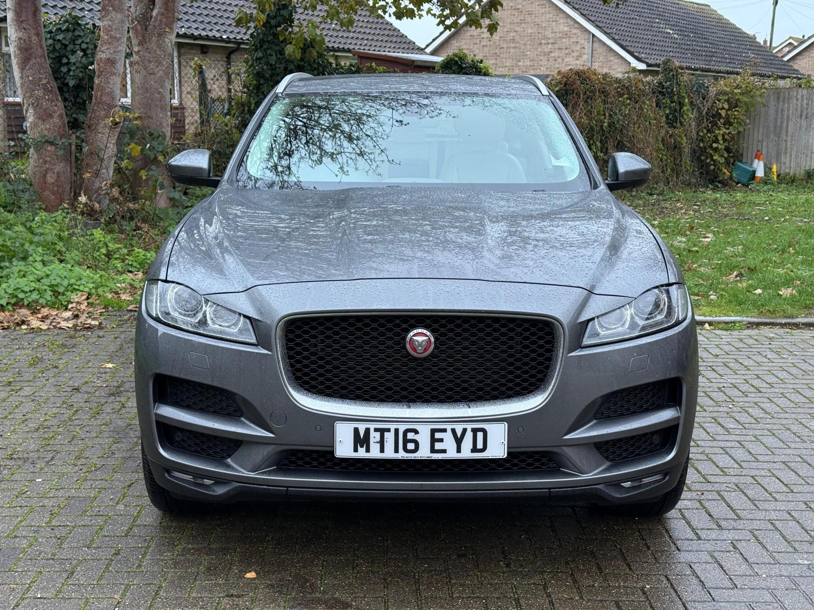 Jaguar F-PACE 2.0 D180 Portfolio SUV 5dr Diesel Auto AWD Euro 6 (s/s) (180 ps)