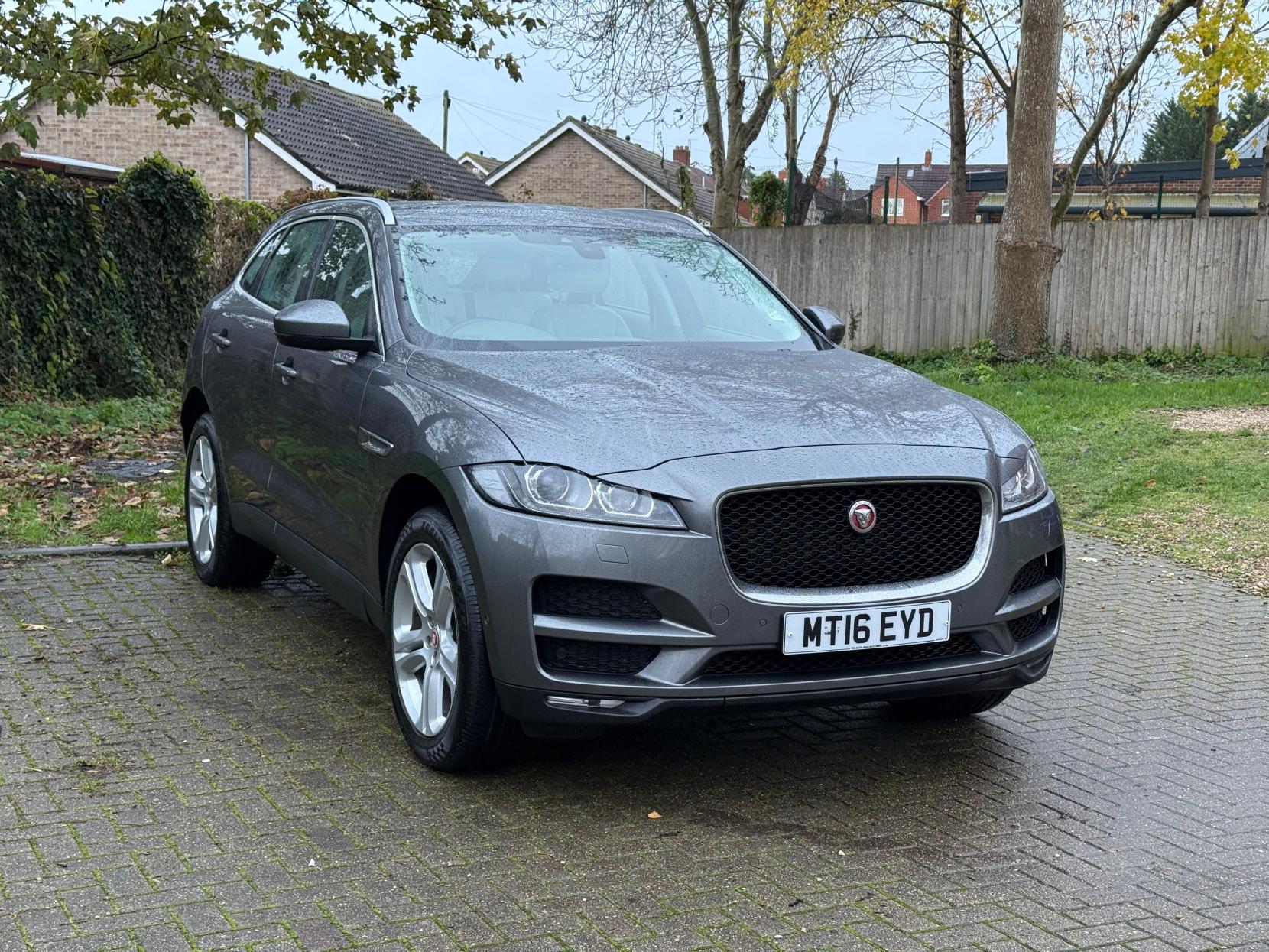 Jaguar F-PACE 2.0 D180 Portfolio SUV 5dr Diesel Auto AWD Euro 6 (s/s) (180 ps)