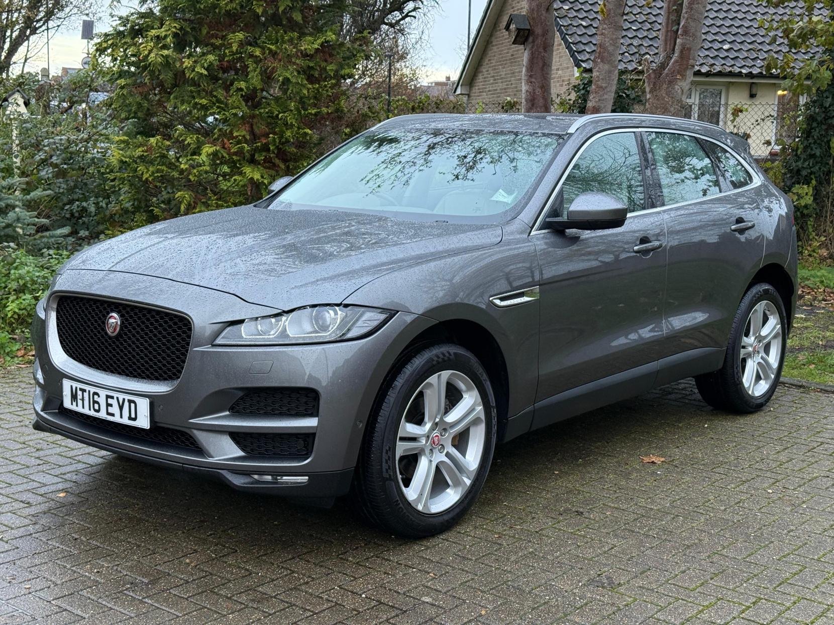 Jaguar F-PACE 2.0 D180 Portfolio SUV 5dr Diesel Auto AWD Euro 6 (s/s) (180 ps)