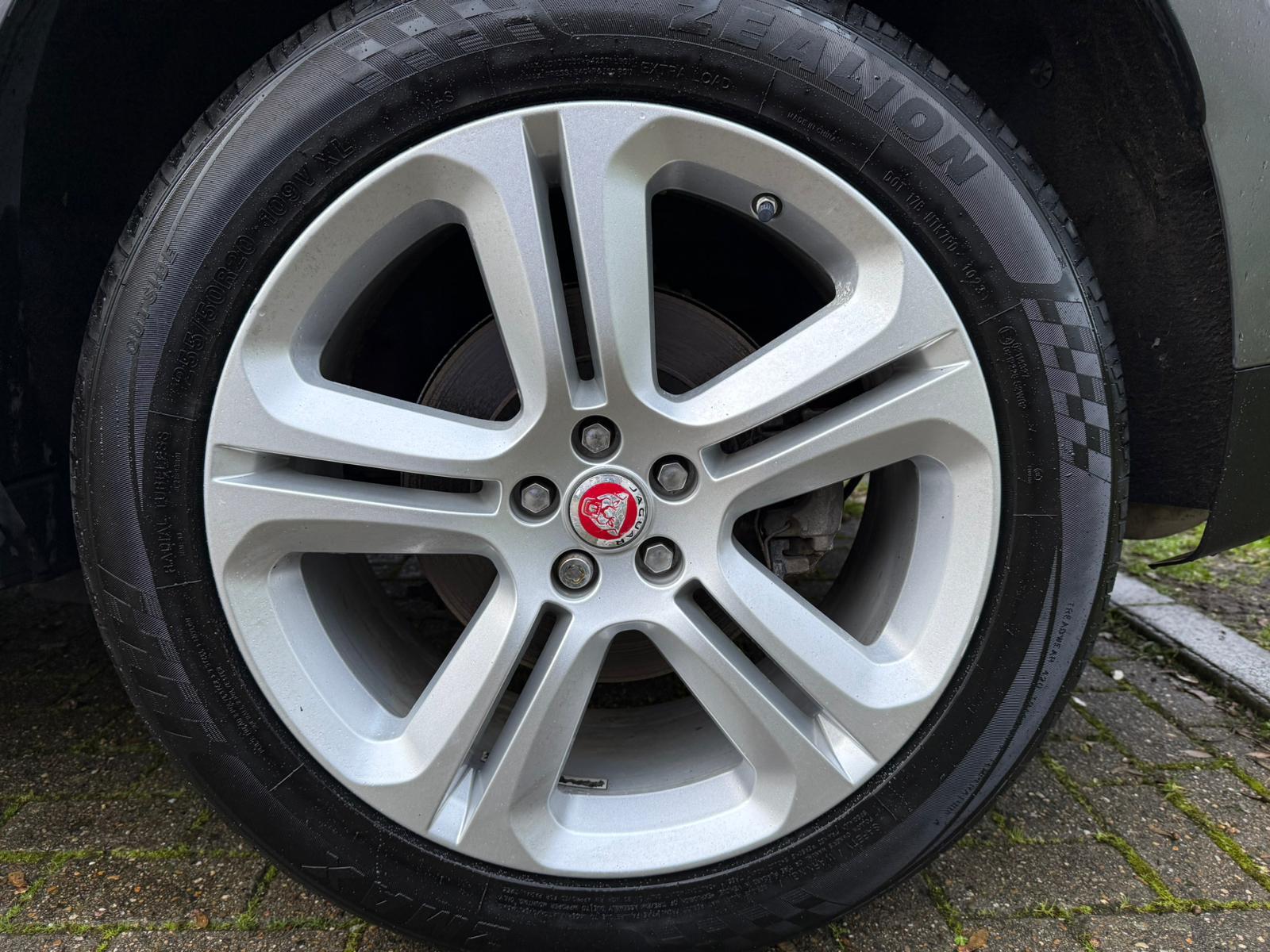 Jaguar F-PACE 2.0 D180 Portfolio SUV 5dr Diesel Auto AWD Euro 6 (s/s) (180 ps)