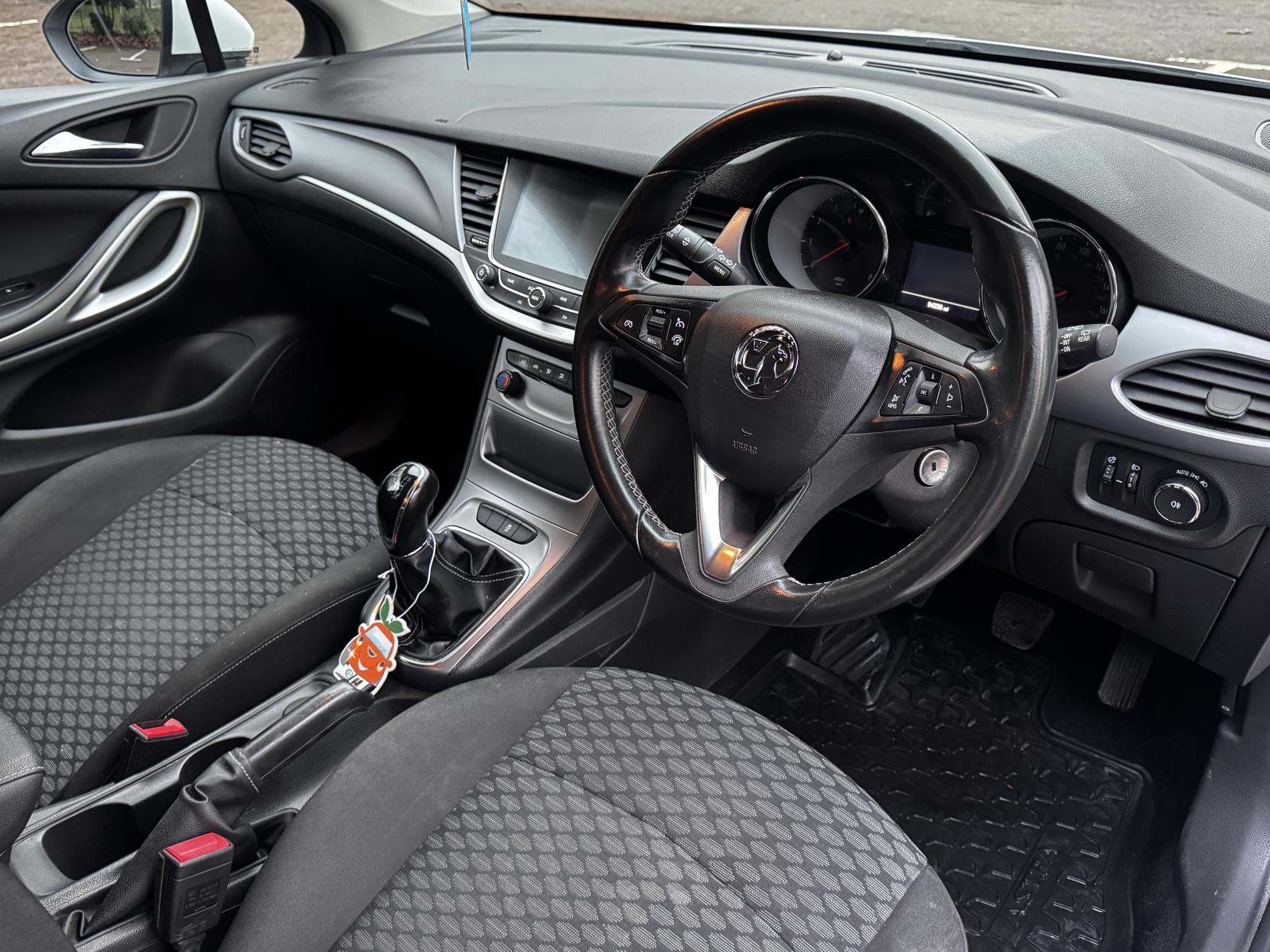 Vauxhall Astra 1.4i Turbo Tech Line Hatchback 5dr Petrol Manual Euro 6 (125 ps)