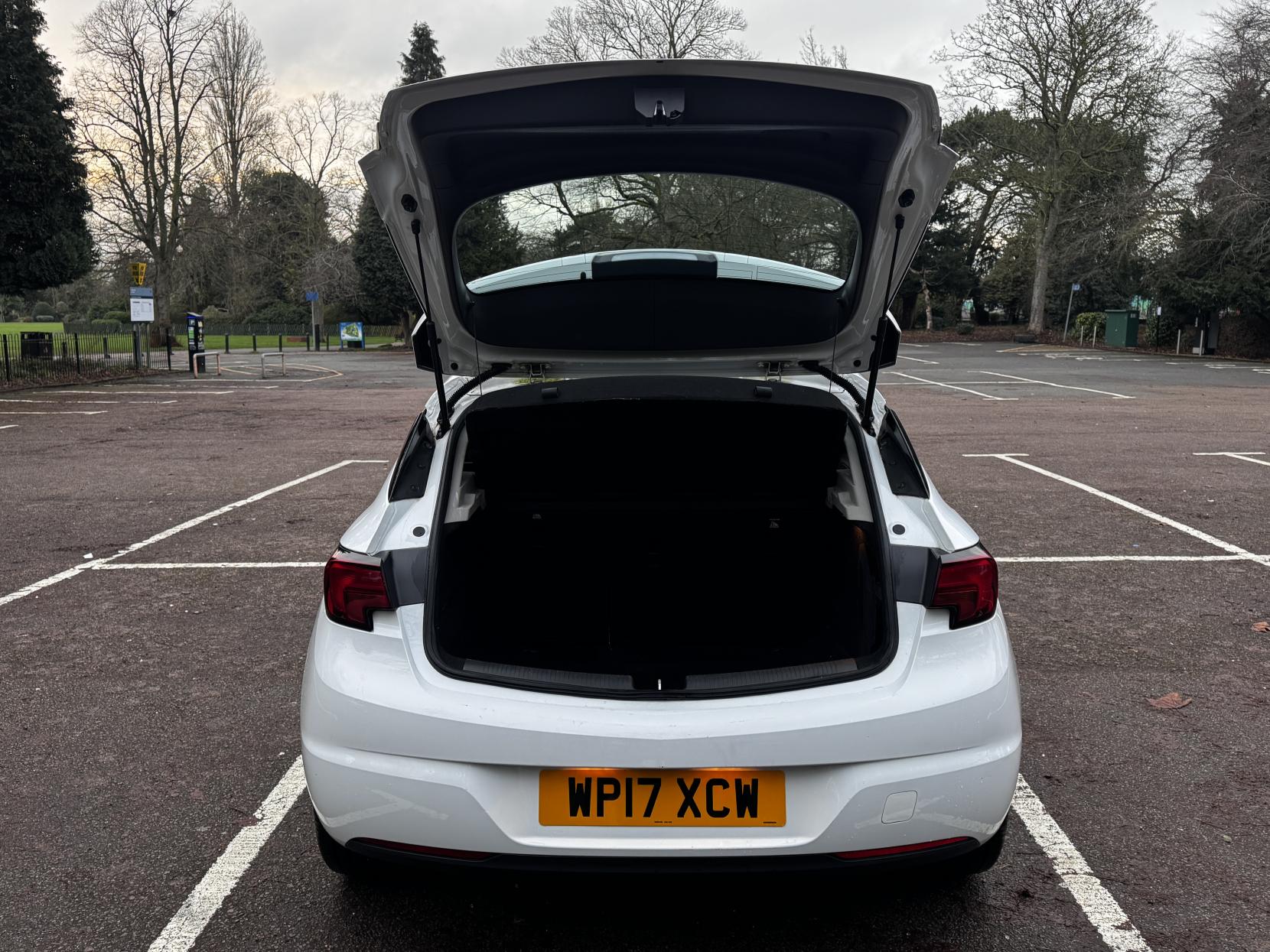 Vauxhall Astra 1.4i Turbo Tech Line Hatchback 5dr Petrol Manual Euro 6 (125 ps)