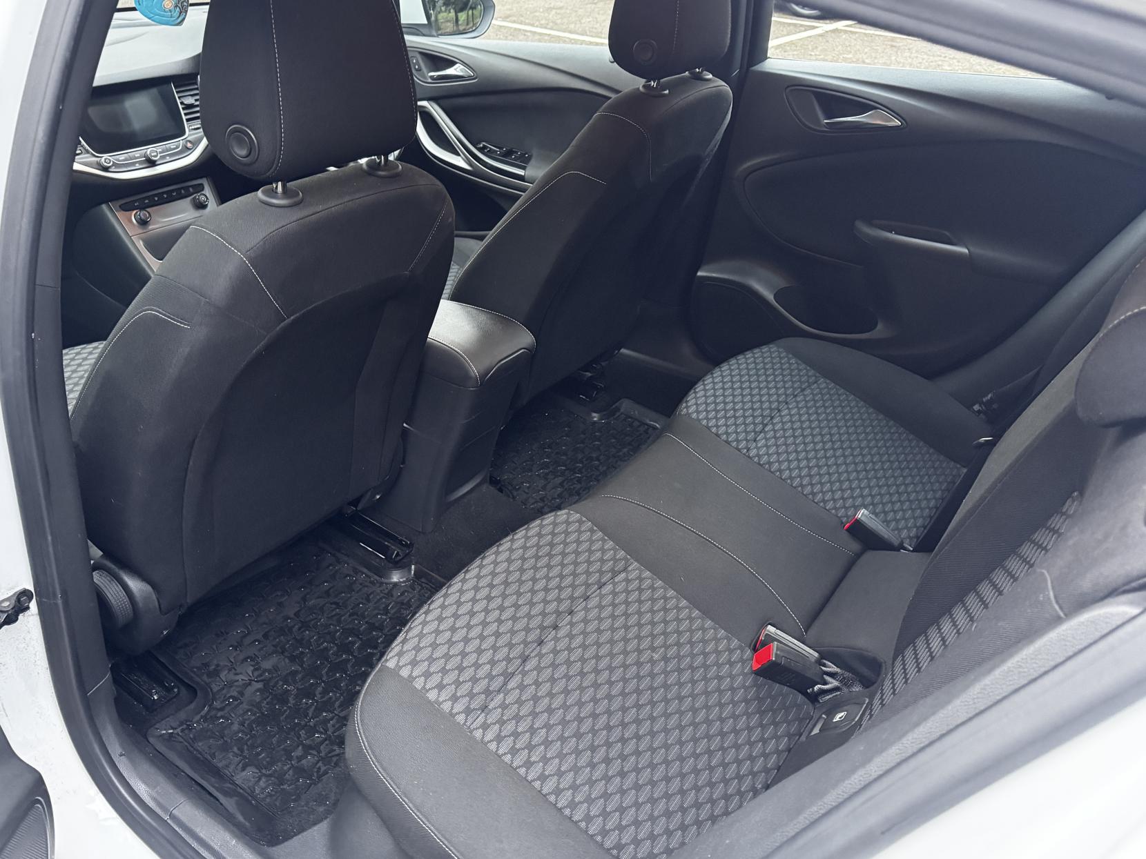 Vauxhall Astra 1.4i Turbo Tech Line Hatchback 5dr Petrol Manual Euro 6 (125 ps)