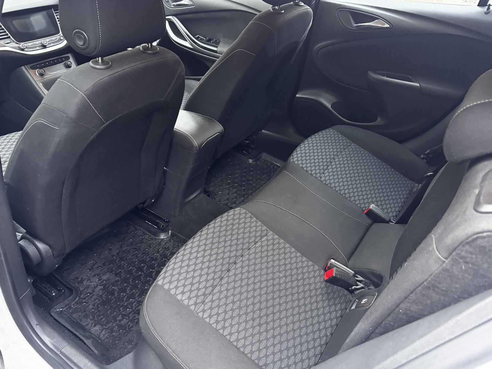 Vauxhall Astra 1.4i Turbo Tech Line Hatchback 5dr Petrol Manual Euro 6 (125 ps)